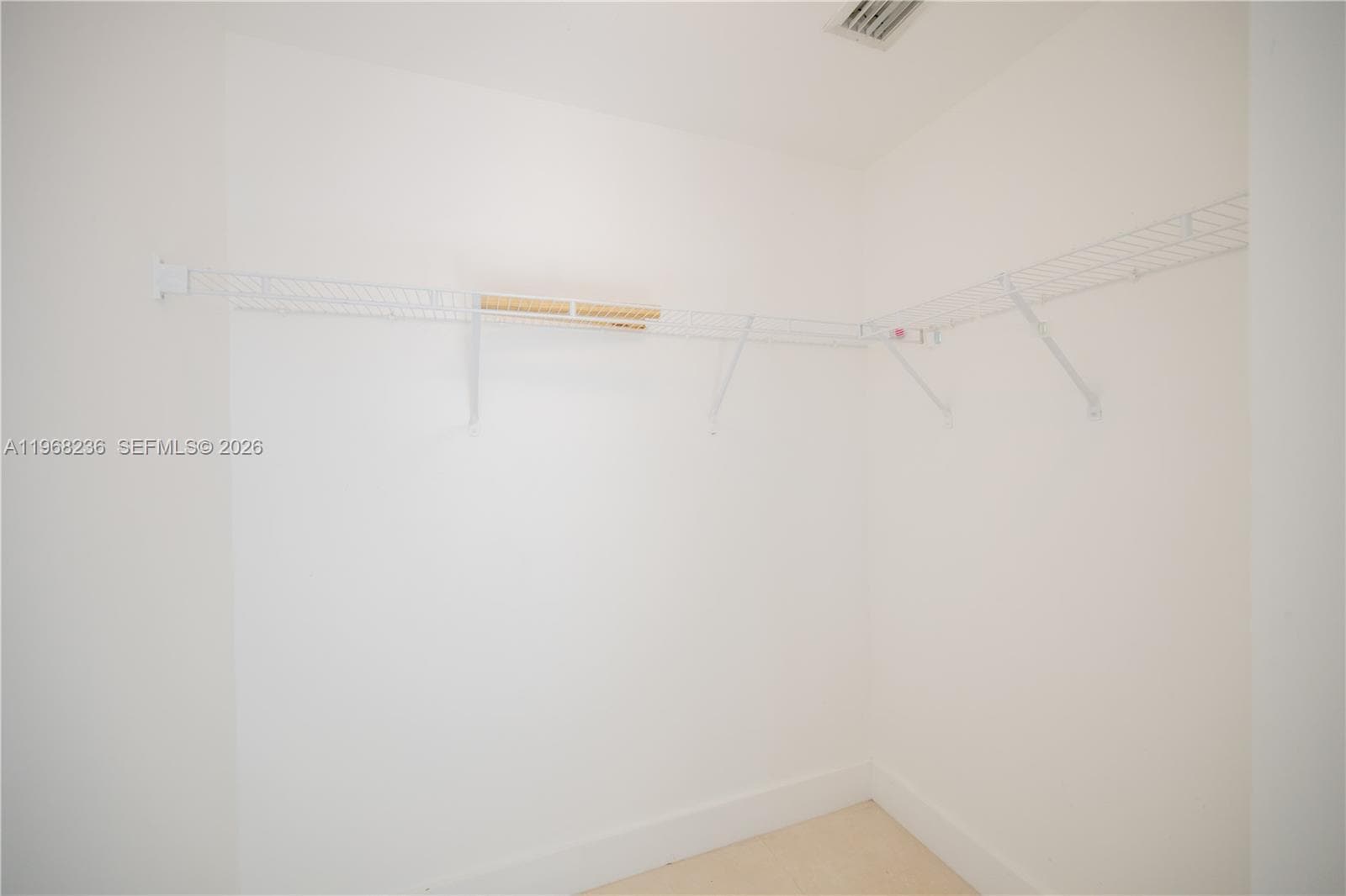 Building Photo - 201 SW 17th Rd