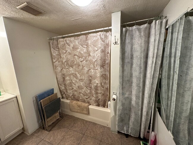 Building Photo - Single Family Home with Large Private Yard