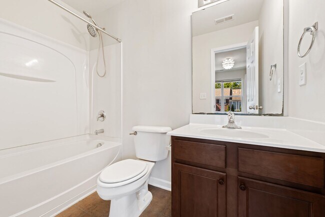 Building Photo - 2be / 2.5ba Townhome Near Hope Valley Farms!
