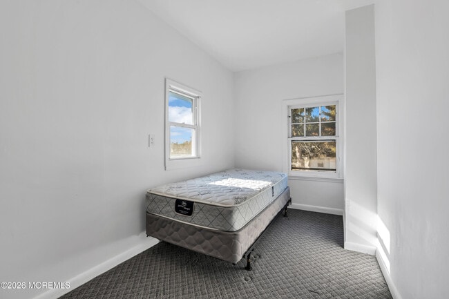 Building Photo - 3 Royal Pl