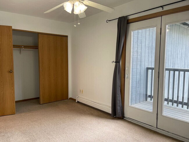Building Photo - 2 bedroom condo w/washer & dryer