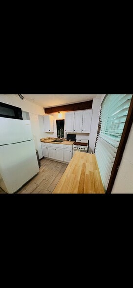 Building Photo - 2076 S Halifax Dr