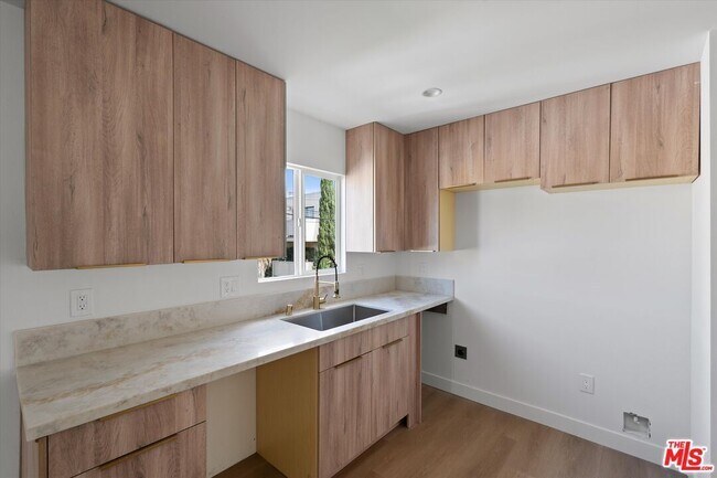 Building Photo - 3754 Veteran Ave