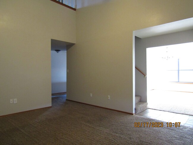 Building Photo - Crown Pointe Area!! PETS ARE NEGOTIABLE WI...