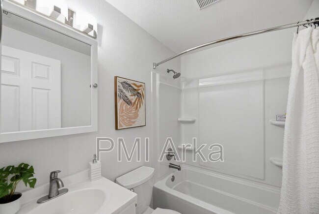 Building Photo - 12107 NE Bel Red Rd