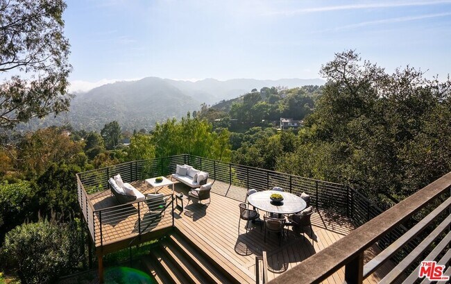 Building Photo - 21338 Colina Dr