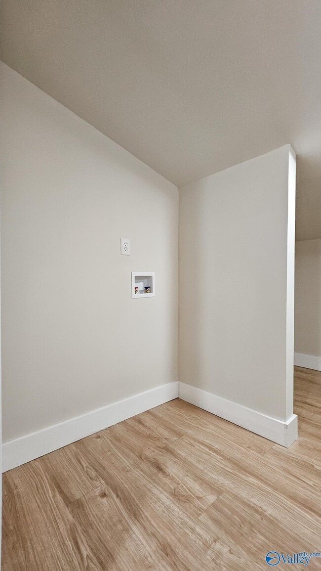 Building Photo - 4033 Lucerne Dr SE