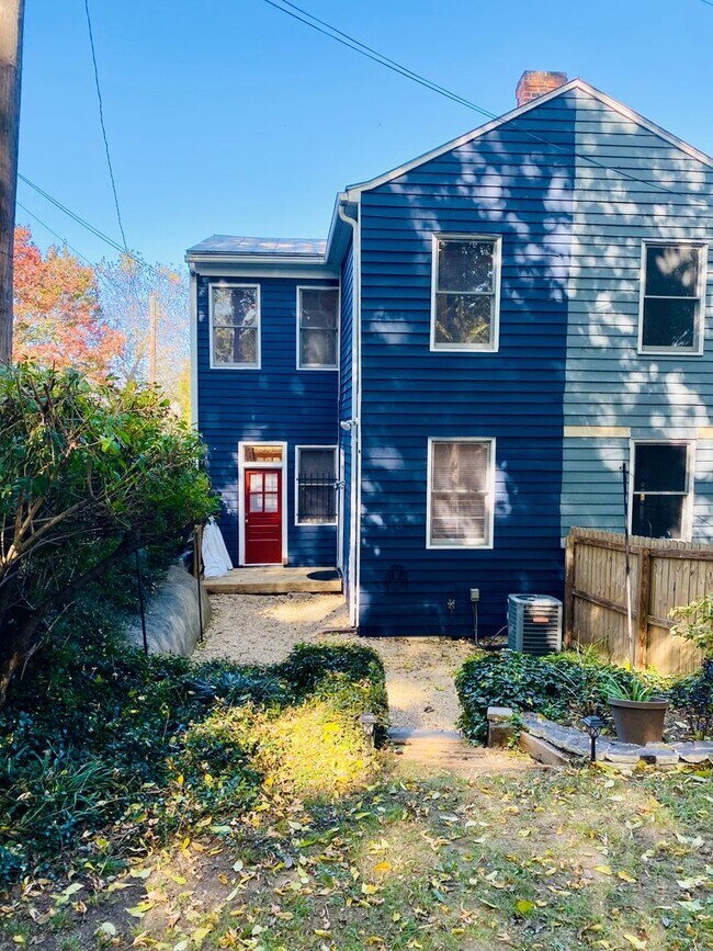 Building Photo - Beautifully Renovated 2bdrm/1.5bth Row House Located in Historic Church Hill!!