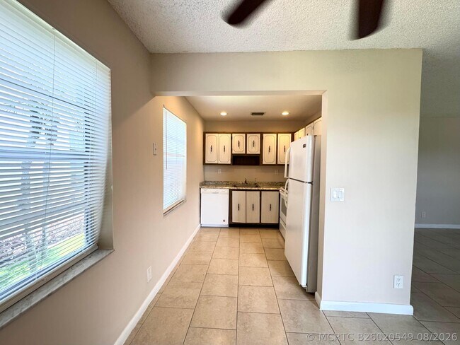 Building Photo - 900 Normandy Ln
