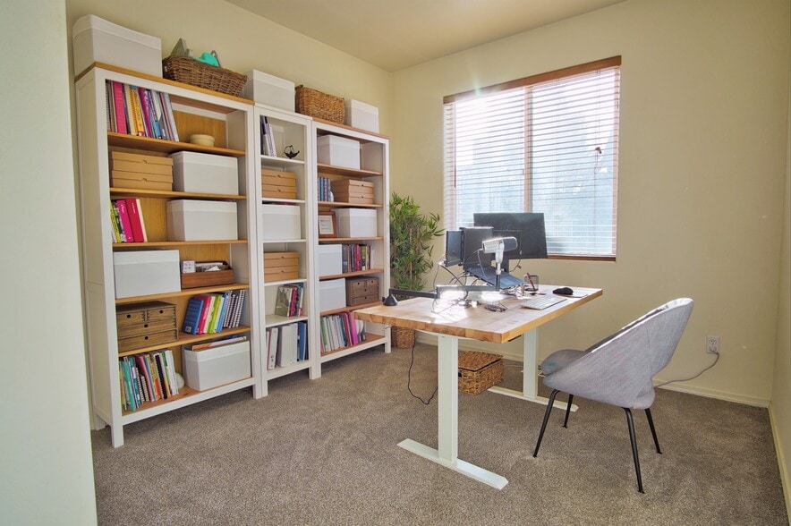 Building Photo - 2727 N Crater Ln