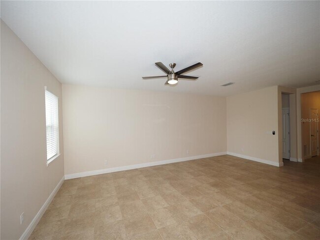 Building Photo - 995 Molly Cir
