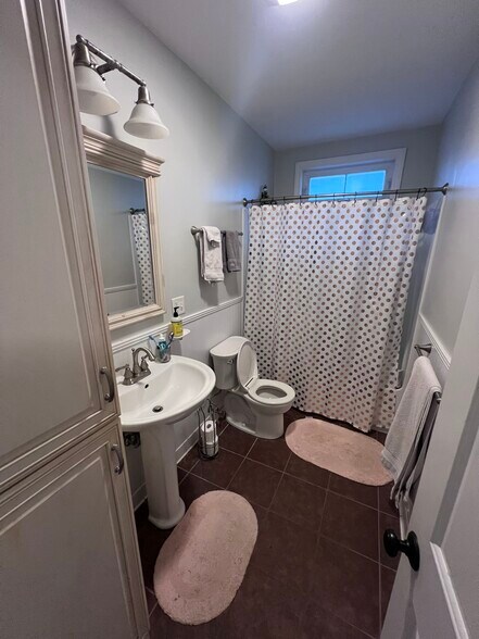 Building Photo - 99 Hillside St