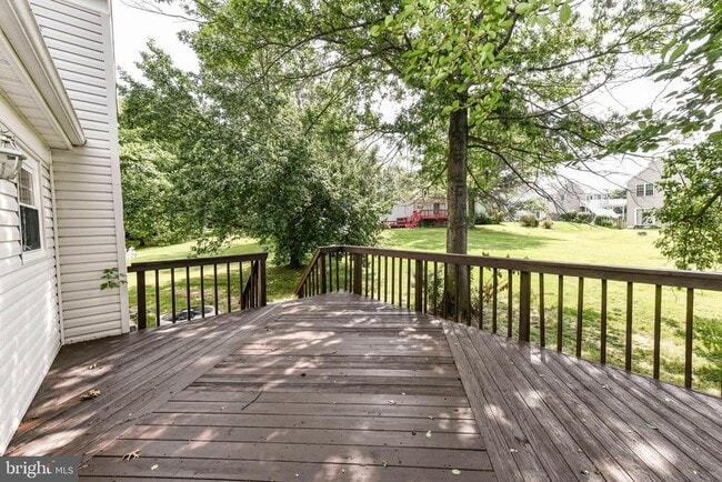 Building Photo - 10135 Forest Hill Cir