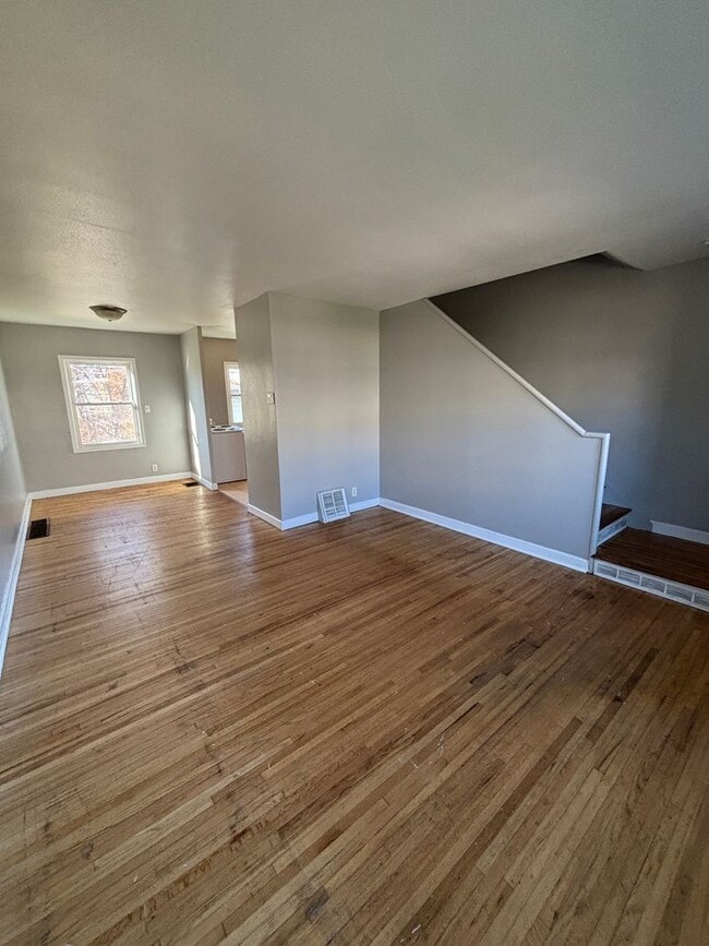 Primary Photo - 2 bedroom 1 bath townhouse with walkout ba...
