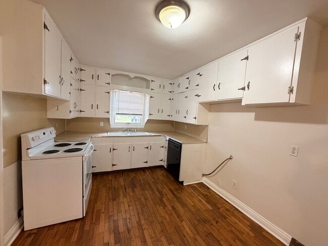 Building Photo - Brick 3/1.5 House in West Rome- $1,250