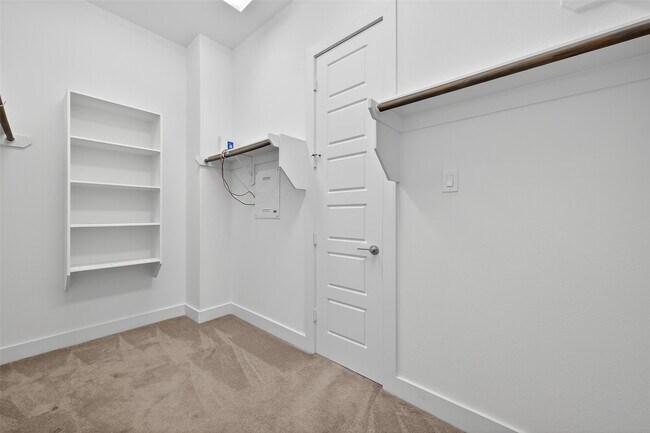 Building Photo - 4402 Schuler St