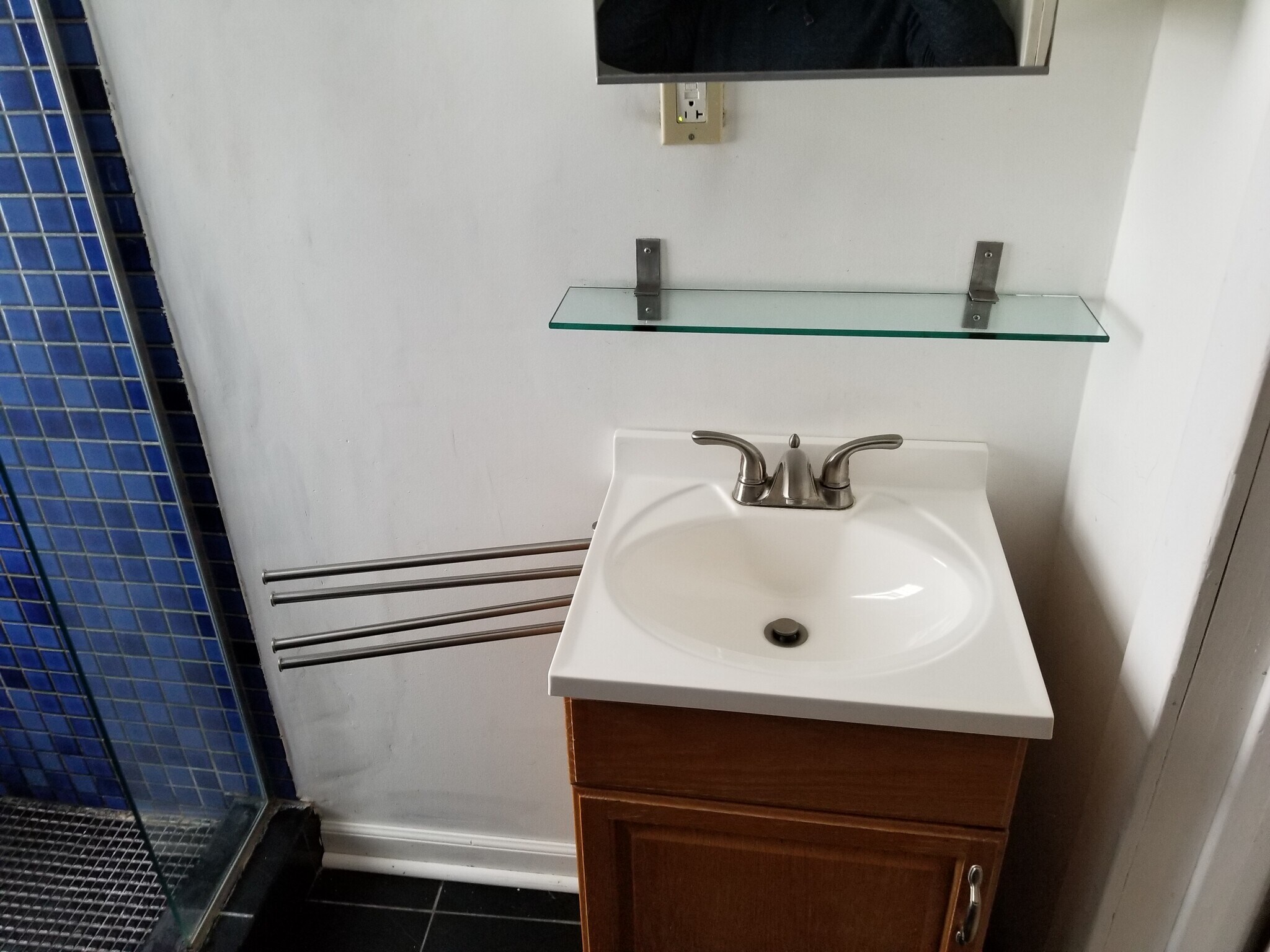 Bathroom sink w/ towel rack - 3005 Tyler St NE