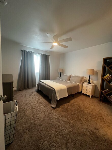 Master bedroom - 15202 S Tack Way