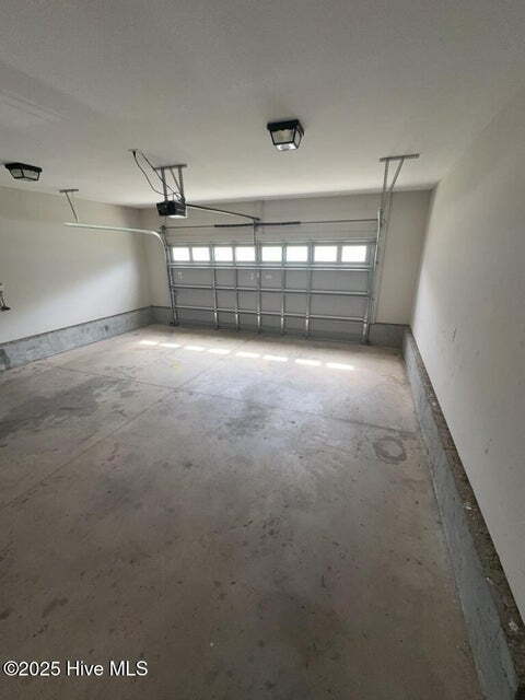 Building Photo - 204 N Windy Ridge Rd