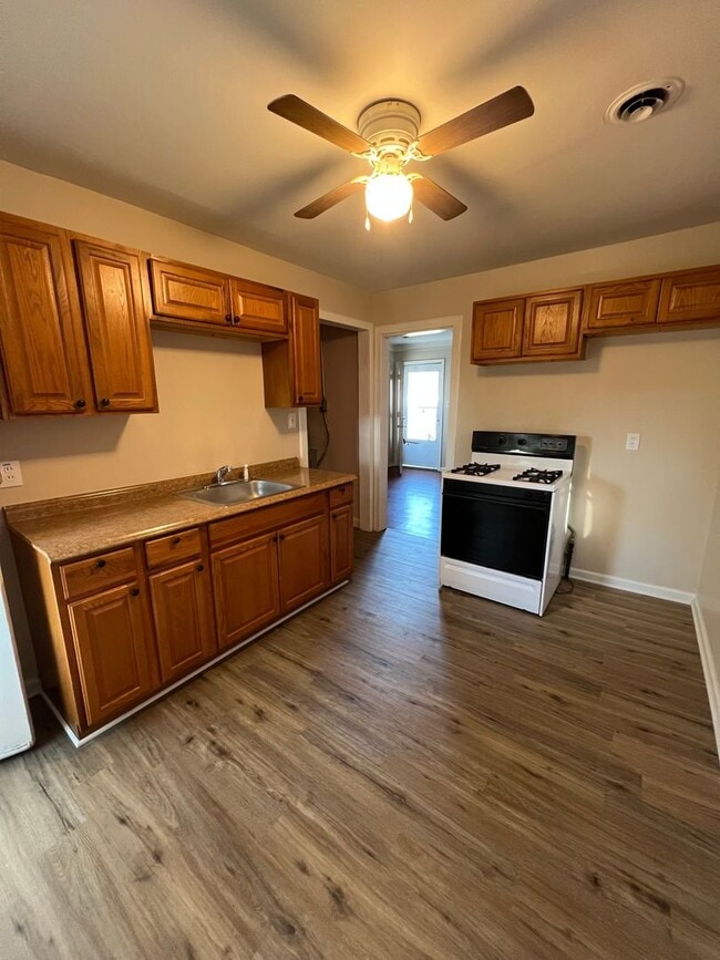 Building Photo - 8452 Paige Ave