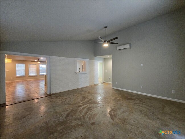 Building Photo - 1360 Poppy Ln