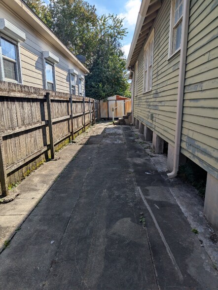 Building Photo - 2548 Myrtle St