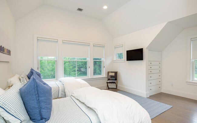 Building Photo - 23 Gansett Ln