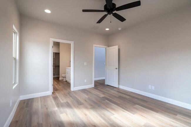 Building Photo - HURRICANE TOWNHOME