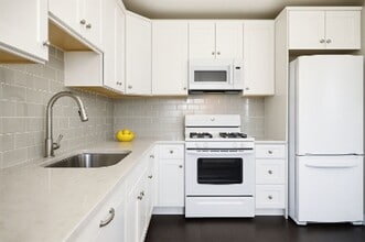 Building Photo - 434 Clinton Pl