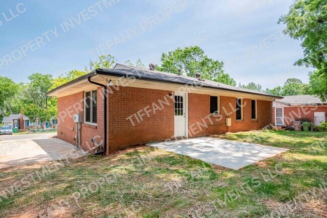 Building Photo - 800 Tilden Rd