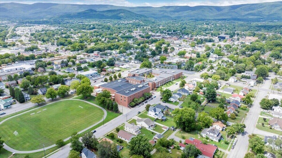 Building Photo - 720 Tennessee St