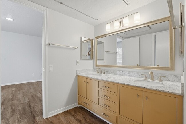 Building Photo - 1860 White Oak Dr