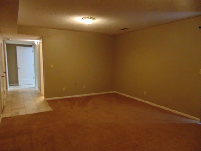 Building Photo - Inviting 3 Bed 2 Bath House