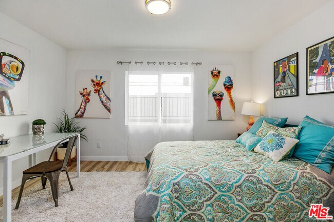 Building Photo - 6640 Woodley Ave