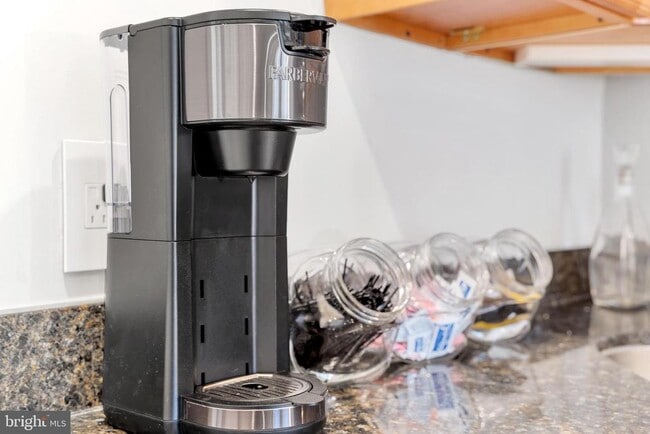 Building Photo - 2134 Locust St