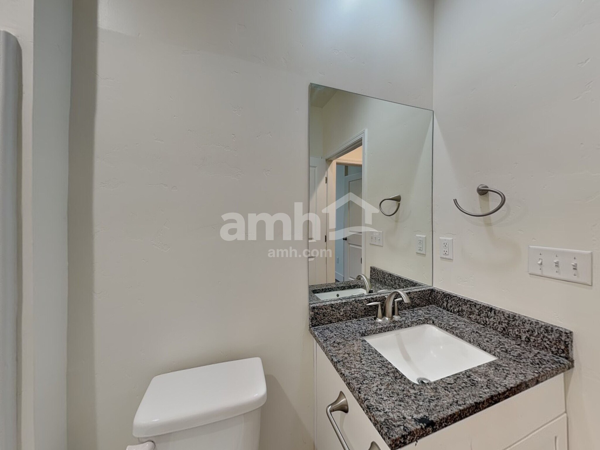 Building Photo - 302 E Sicily Dr