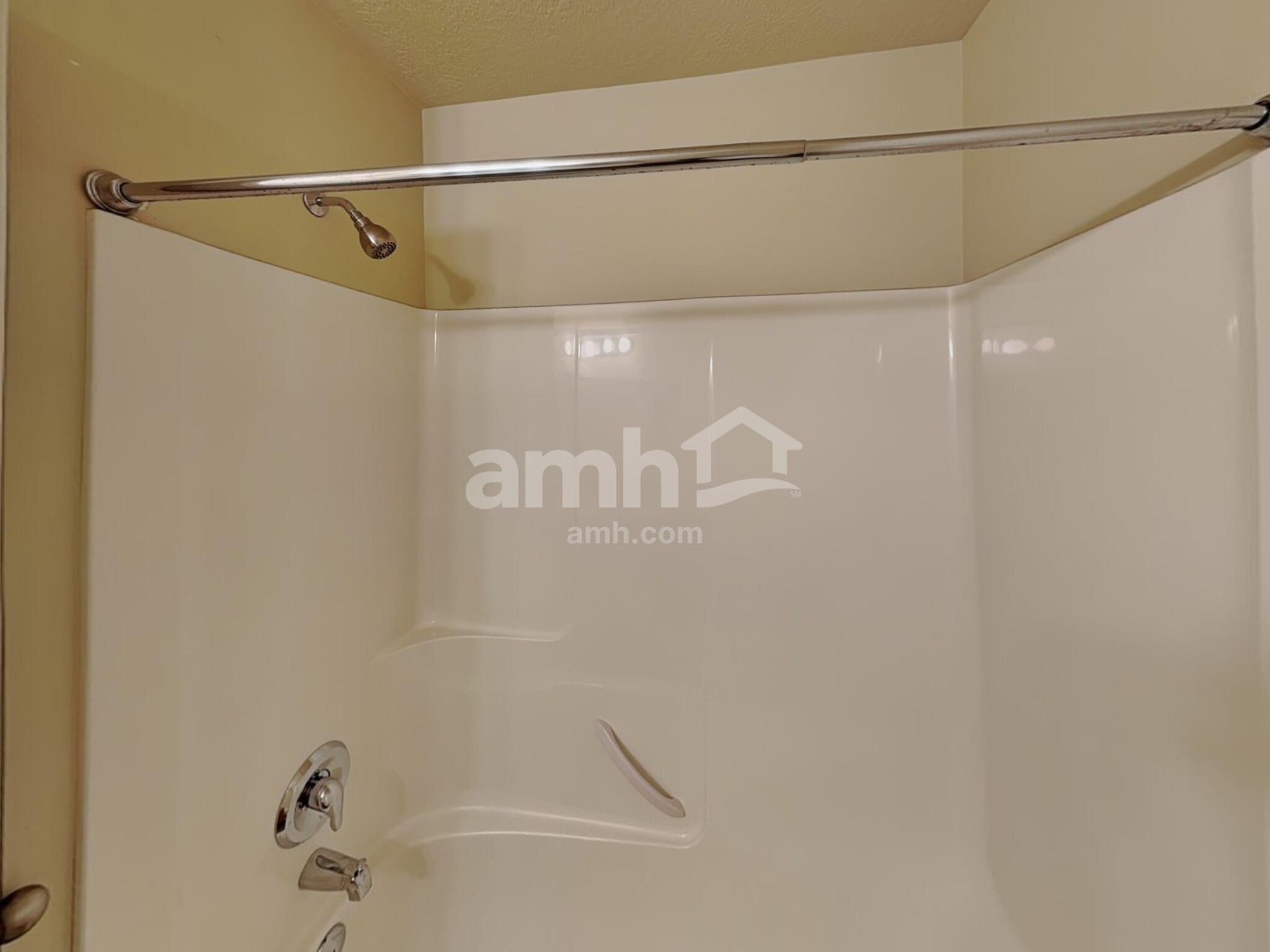 Building Photo - 1169 N Orchard Ave