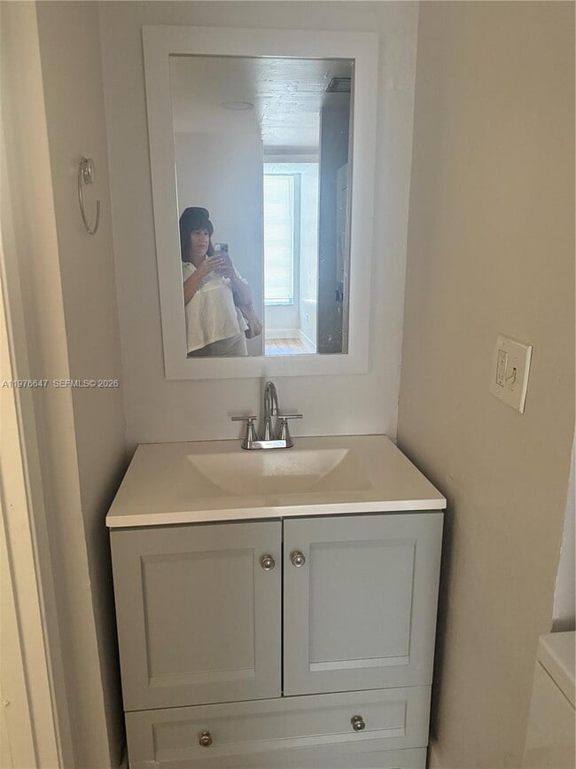 Building Photo - 8820 Fontainebleau Blvd