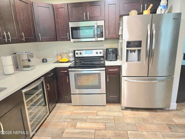 Building Photo - 615 Luna Ct