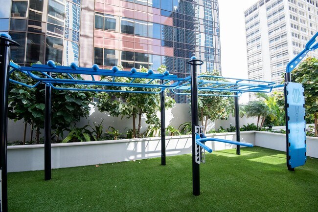 Building Photo - SKY ALA MOANA ONE BEDROOM AVAILABLE NOW