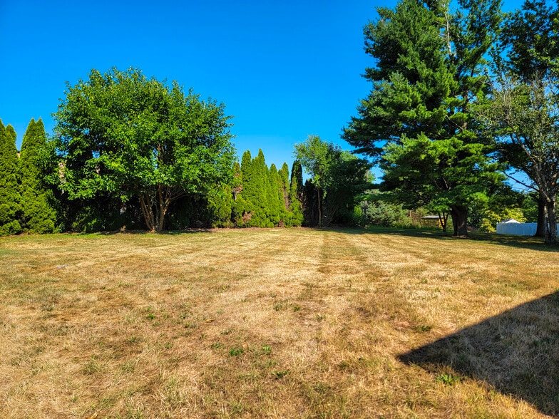 Building Photo - 5206 Brook Dr