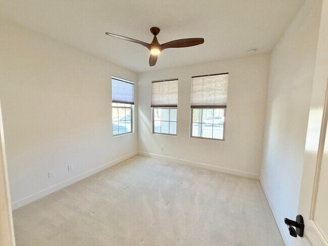 Building Photo - Gorgeous 4 bed 3 bath in the desired Portola Springs