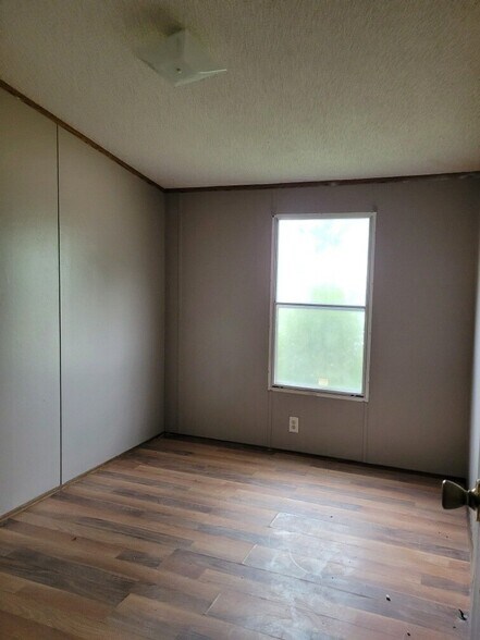 Building Photo - 458 Petty St