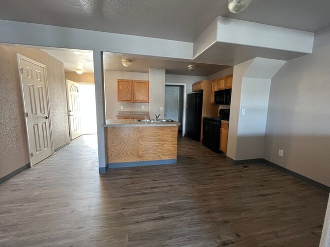 Primary Photo - 3 Bedroom, 2.5 Bathroom Townhouse - Near O...