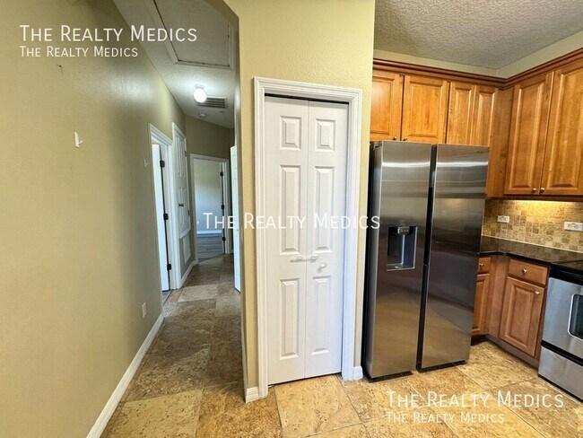 Building Photo - 2898 Oakwater Dr
