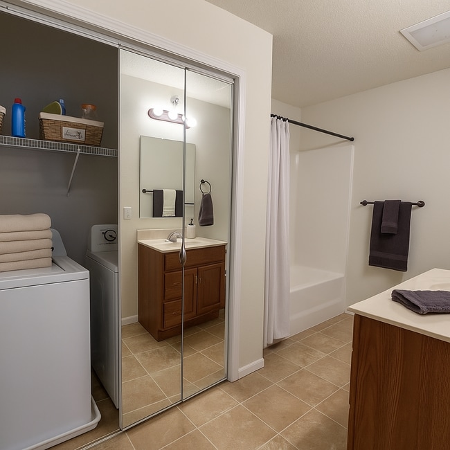 Building Photo - Diamond Valley Apartments