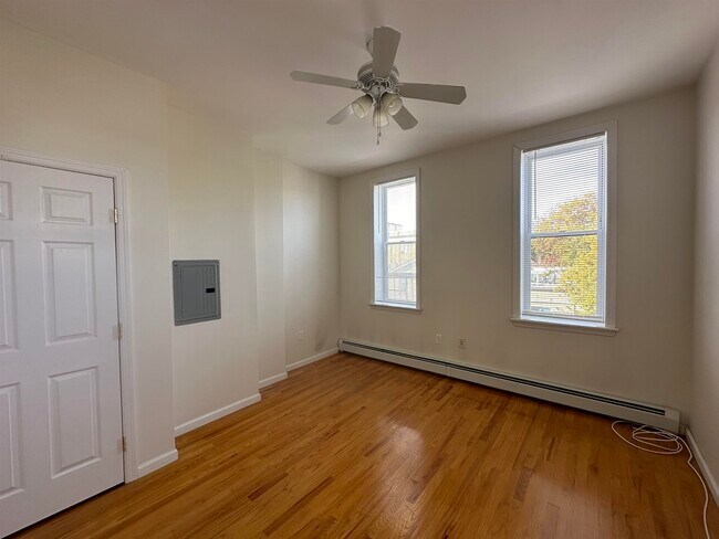 Building Photo - 275 Webster Ave