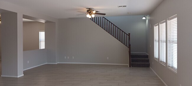 Building Photo - 3 Bed / 2 Bath with Loft