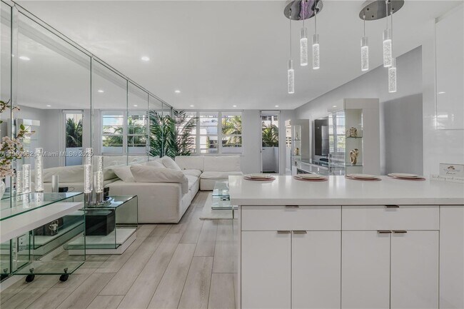 Building Photo - 100 Lincoln Rd