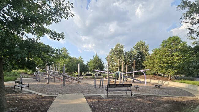 Building Photo - 18814 Cove Vista Ln